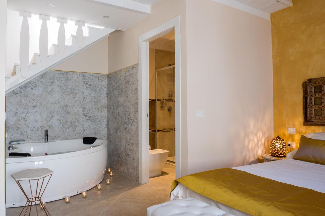 Moon'S Tower Suite&Rooms ปอร์โตสกูโซ ภายนอก รูปภาพ